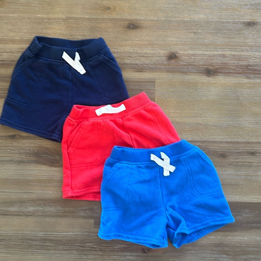 Bundle of 3 garanimals shorts size 18m